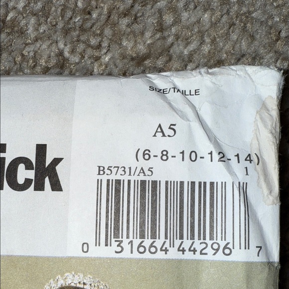 Vintage Butterick “B5731” Elegant White Lace Wedding Dress Seeing Pattern (New) - Picture 8 of 8